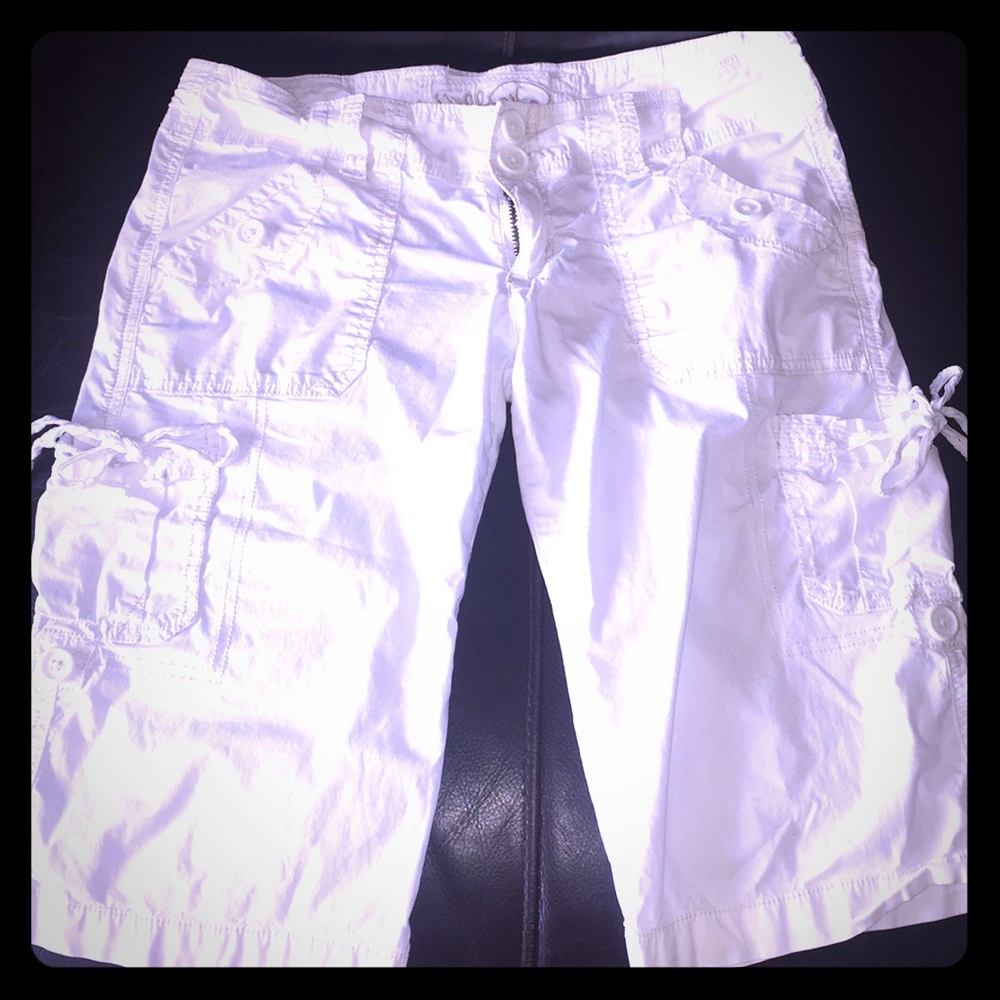 Hollister stretch cargo shorts 🌸